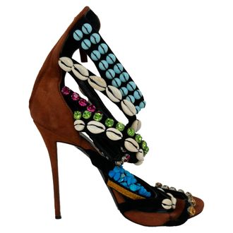 Giuseppe Zanotti Giuseppe Zanotti Schelpen, Strass- en Kralen Versierde Sandalen in Bruin Su&egrave;de