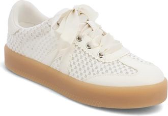 Mia Womens Axel Sneaker In Off White