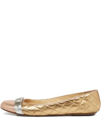 Moschino logo-lettering leather ballet flats - Gold
