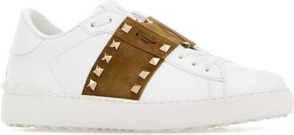 Valentino Garavani Womens White Leather Rockstud Untitled Sneakers With Camel Band Biancohavanabeigebianco