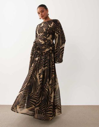 Asos Vestito lungo raccolto in chiffon stropicciato con micro volant nero e neutro con stampa astratta-Multi