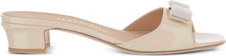 Ferragamo 30 mm Vara sandalen met strik - Beige