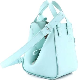 Loewe Monochrome Hammock Bag Leather Compact crossbody bag - Blauw