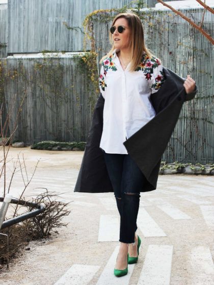 La camisa con bordado floral invade el streetstyle