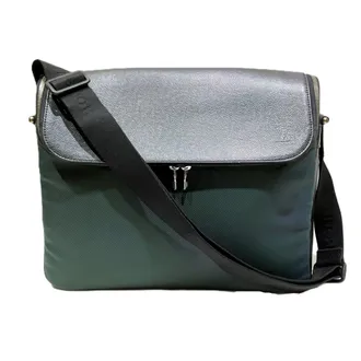Louis Vuitton Taiga Black Green Leather Shoulder Bag (Pre-Owned)