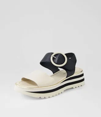 Django & Juliette Womens Harlows Chunky Low Platform Sandal In Black