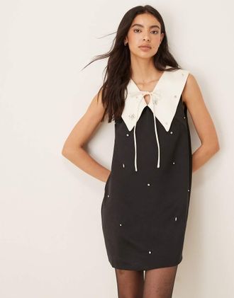Sister Jane Dream Sister Jane - Vestito corto senza maniche decorato nero con colletto bianco a contrasto