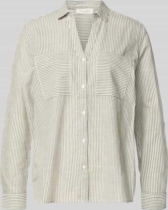 Christian Berg Regular Fit Bluse mit V-Ausschnitt und Brusttaschen in Oliv, Gr&ouml;&szlig;e 34