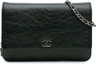 Chanel Tweedehands Camellia Geperst Lamsleer Wallet On Chain