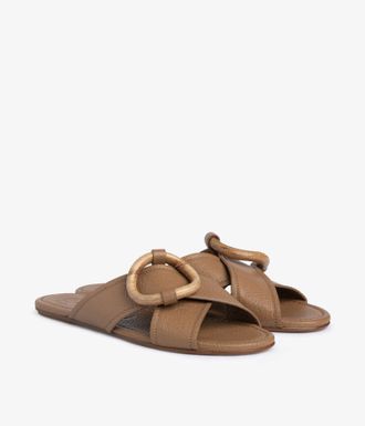 Pedro Garcia Criss cross flat sandal in beige and wood chain | Pandita | Spring Summer 26 | PEDRO GARCIA