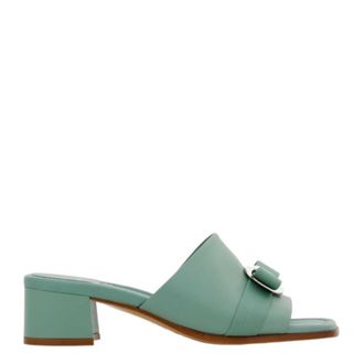 Ferragamo New Vara Plate Slides in Green, Size 7
