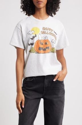 Junk Food Peanuts Halloween Snoopy Graphic T-Shirt in Ash Grey at Nordstrom Rack, Size Large