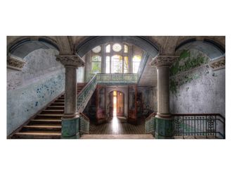 Schubiger M&ouml;bel Digitaldruck auf Acrylglas Lost Place Treppenhaus 198 x 140 cm