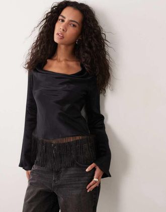Asos top in raso con scollo ad anello, frange e maniche lunghe-Nero