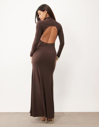 Asos vestito maxi accollato in tessuto fluido con bordo in pizzo e dettaglio con schiena aperta color cioccolato-Marrone