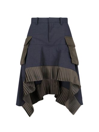 sacai Versatile Grey Skirt With Smooth Texture And Elegant Silhouette