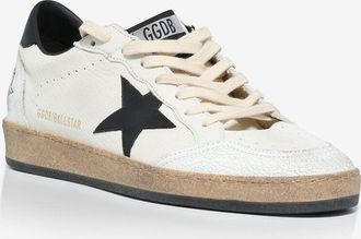 Golden Goose Niedrige Sneakers aus genarbtem Leder mit schwarzem Stern Ball Star
