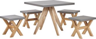Beliani Conjunto De Comedor Para Jard&iacute;n De Cemento Reforzado Gris Con Patas De Madera De Acacia Para 4 Personas Mesa Cuadrada Con 4 Taburetes Olbia