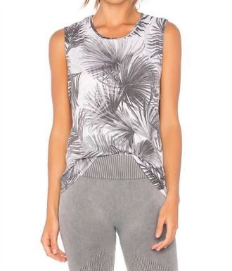 Onzie Twist Back Tank Top In Tropic Night