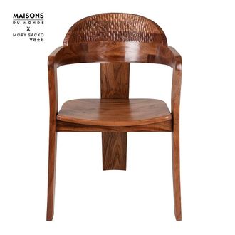 Maisons du monde Silla de restaurante tr&iacute;pode en madera de acacia tallada - MORY SACKO