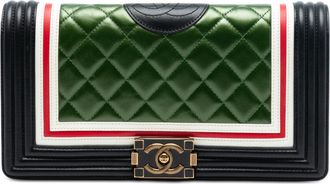 Chanel Pre-owned Womens Old Medium Multicolor Quilted Lambskin Crest Boy Flap - Dark Green Leather - One Size