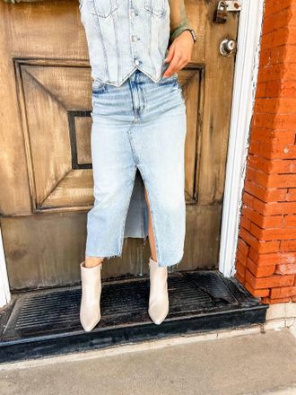 Daze Womens Next Door Denim Skirt In Daze