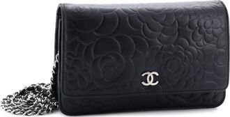 Chanel Wallet on Chain Camellia Lambskin crossbody bag - Zwart