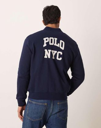 Polo Ralph Lauren Bomber in jersey blu navy con zip e stampa stile college sul retro