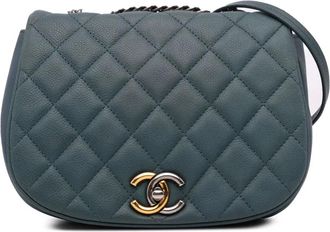 Chanel Borsa a tracolla Casual Pocket piccola in pelle Caviar trapuntata con battente 2016-2017 - Blu