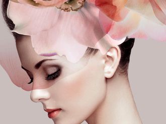 Schubiger M&ouml;bel Digitaldruck auf Glas Sch&ouml;nheit mit Fantasiehut