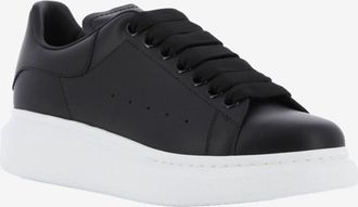 Alexander McQueen Niedrige Schnürsneakers aus Glattleder Oversized