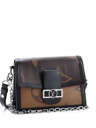 Louis Vuitton Dauphine Shoulder Bag Reverse Monogram Giant MM crossbody bag - Zwart