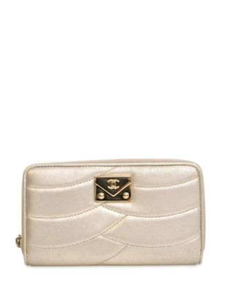 Chanel 2016-2017 CC Lambskin Zip Wallet small wallets - women - Lambskin - One Size - Gold