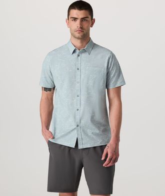 Vuori Clothing Short Sleeve Bridge Button Down | Chalk Blue Drawn | Medium