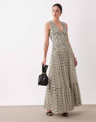 Lace & Beads Vestito lungo in tulle color crema a pois neri con scollo a V e vita arricciata-Multicolore