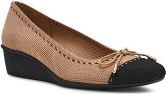 Anne Klein Wesson Wedge Pump in Camel/Black at Nordstrom, Size 7.5