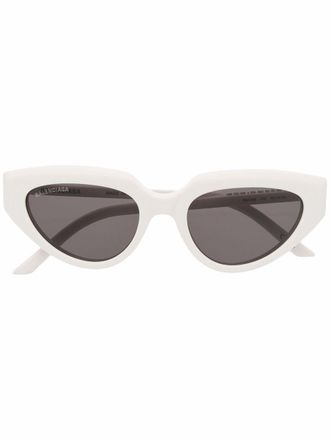 Balenciaga Zonnebril met kattenoog montuur - Wit
