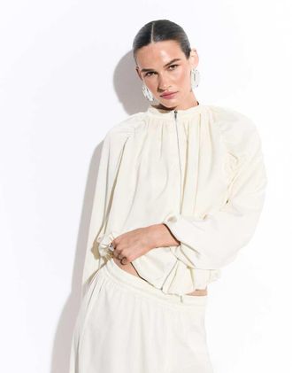 Missy Empire bomber jacket coordinato con maniche a palloncino in raso color ecru-Bianco