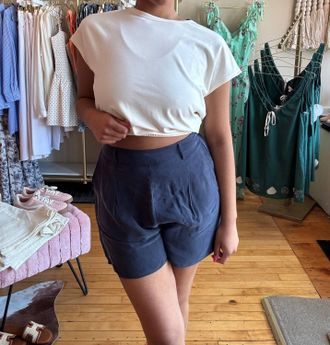 Sadie & Sage Coastal Crew Pleated Shorts In Navy