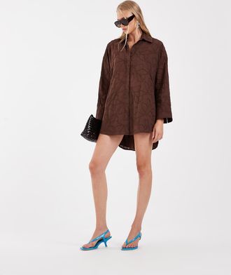 Asos Vestito camicia corto color cioccolato con decorazione floreale a ghirigori-Marrone
