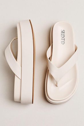 Silent D Tamarah Platform Thong Sandals