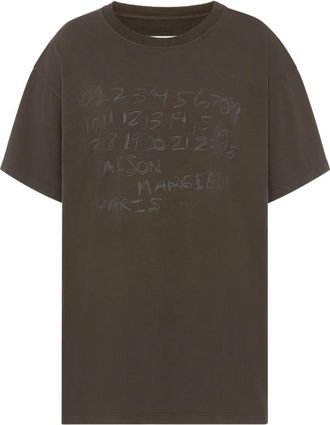 Maison Margiela T-shirt met nummerprint - Bruin