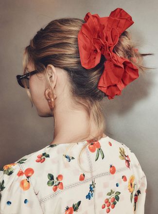 Simons Womens Giant monochrome ruffled scrunchie