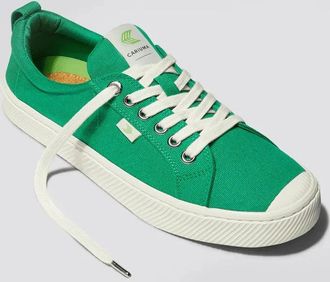 Cariuma Womens Cariuma OCA Low Sneakers Green Canvas Low Top Comfort Shoes GAL1772