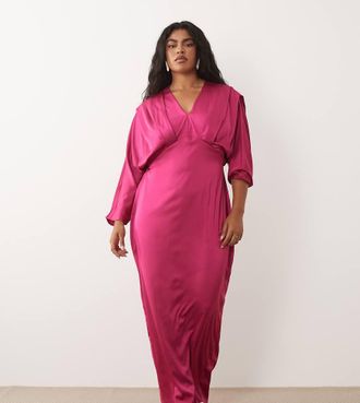 Tfnc Plus Vestito lungo in raso rosa scuro con maniche a kimono