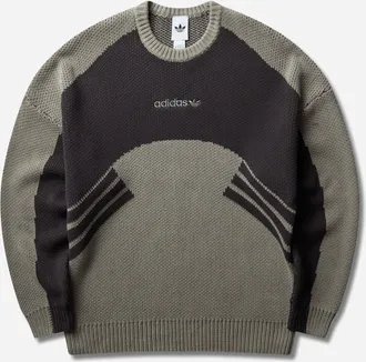 adidas Men s Munich 93 Crewneck Sweater Silver Pebble / Utility Black
