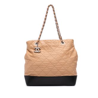Chanel Gepatteerde Leren Ketting Tote