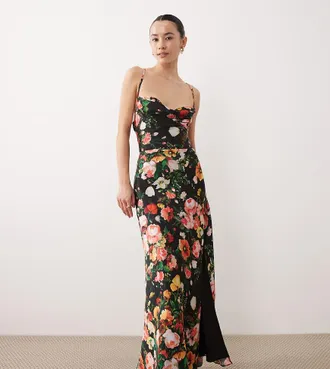 Hope & Ivy Petite Vestito lungo con spalline sottili in raso nero a fiori