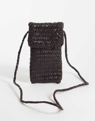 Mango Custodia telefono marrone in 100% pelle intrecciata con tracolla