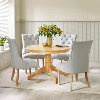 Furniturebox Bude Round Wooden Dining Table & 4 Belgravia Chairs in Light Oak | Size: 4 Person